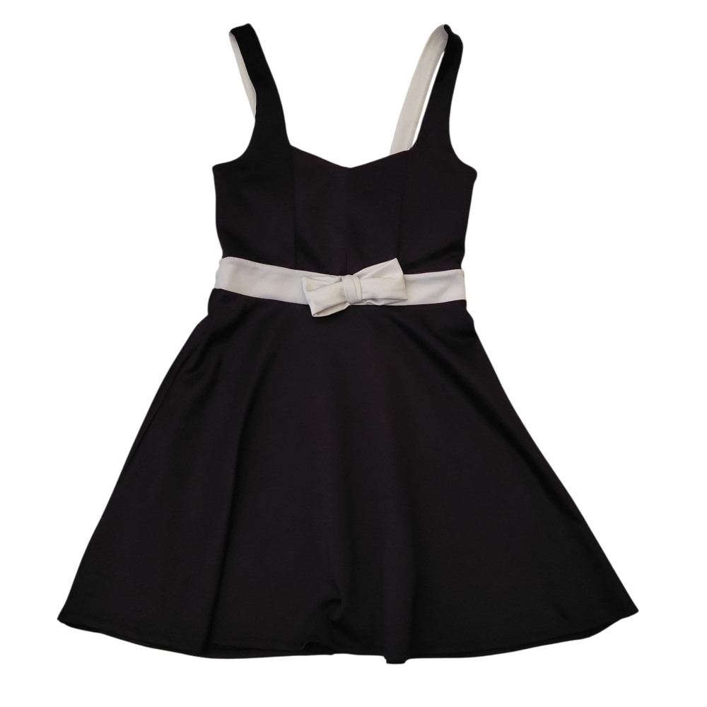 Chic Black and White Backless Dress